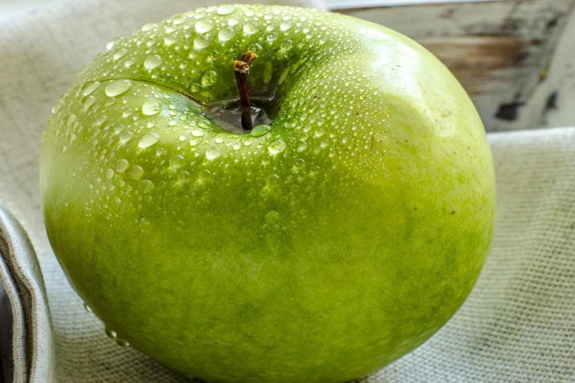 Medicinal uses of green apple fruit for men