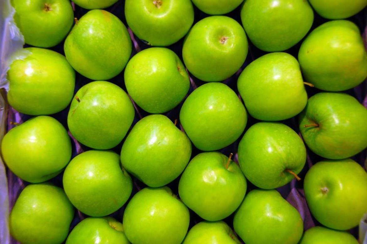 The symbolism of fruit green apple in history